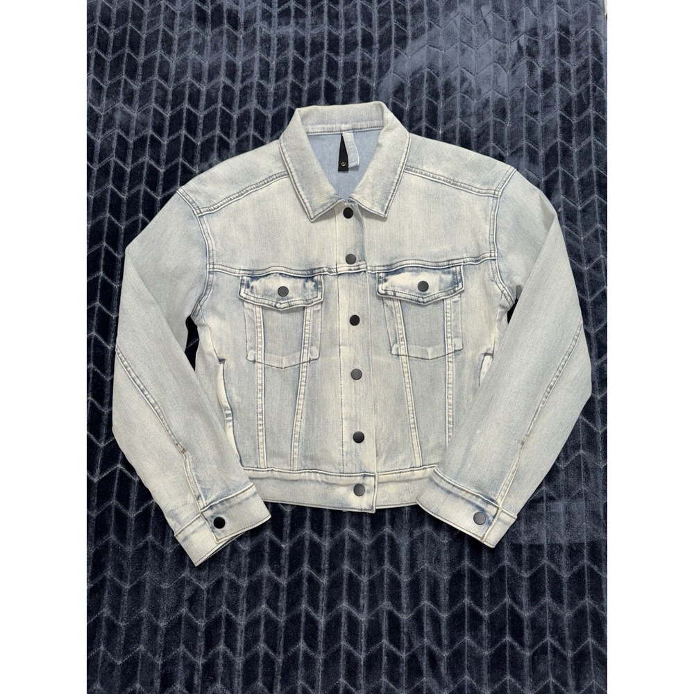 Athleta Women's Double Time Denim Jacket Light Wash Snap Button Crop Size Small